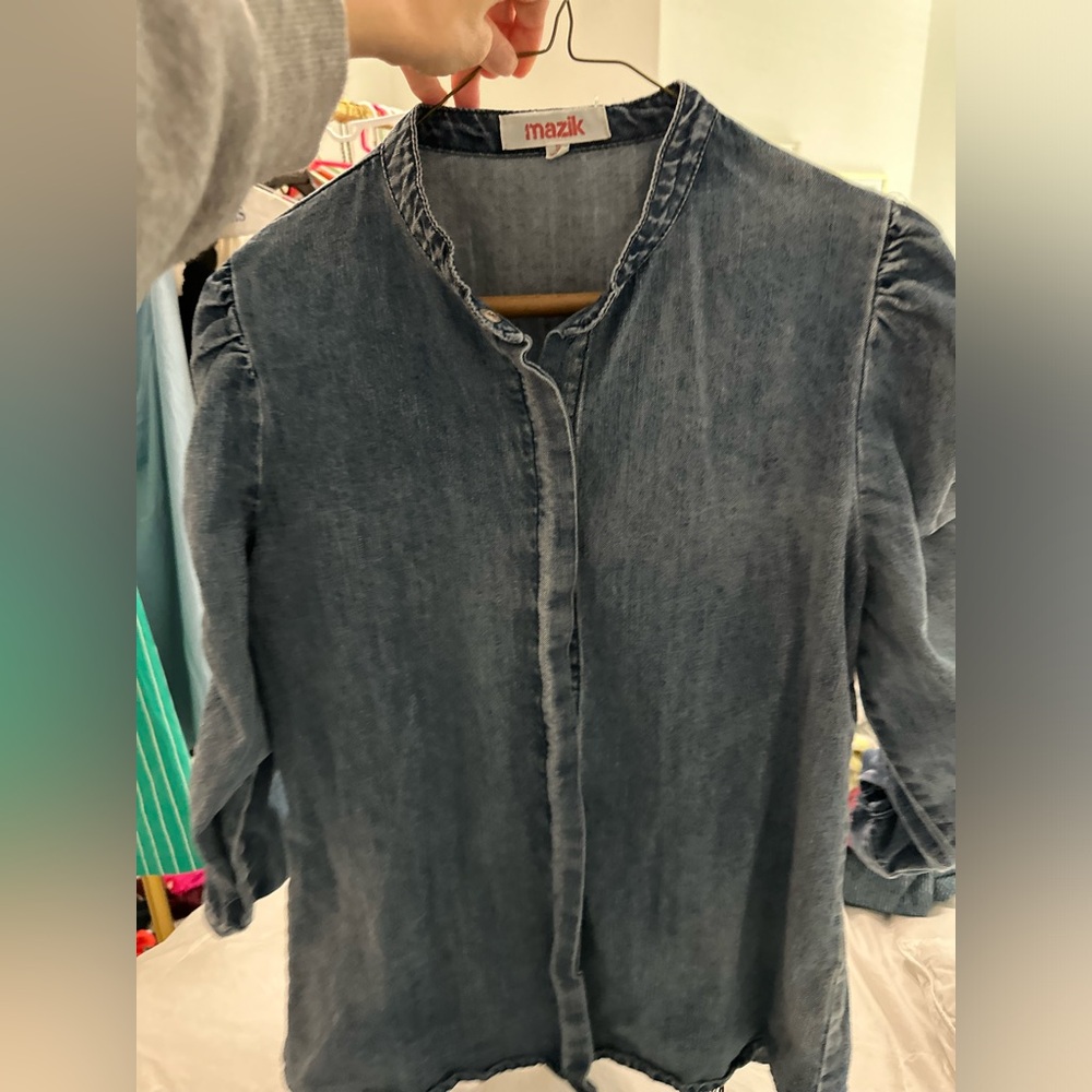Denim button up top with cinched sleeves
